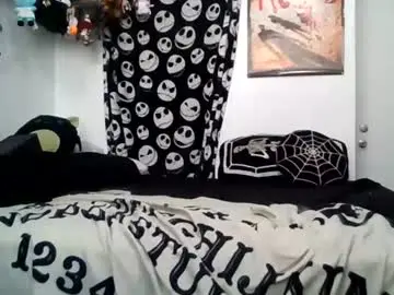 Chaturbate Live Sex Cam of graveyard_baby_97