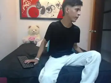 Chaturbate Nude Webcam of andrescoll25