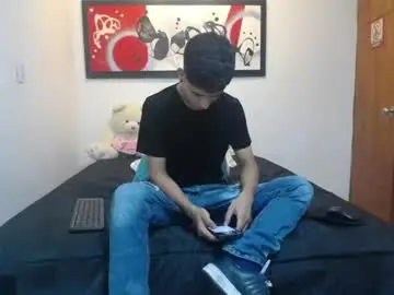 Chaturbate Nude Webcam of andrescoll25