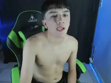 Chaturbate Nude Webcam of benji_hoter