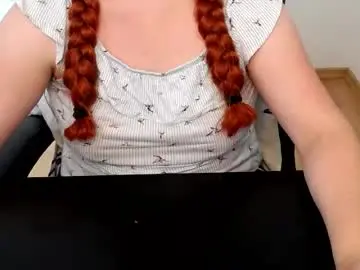 Chaturbate Live Sex Cam of elly_petite