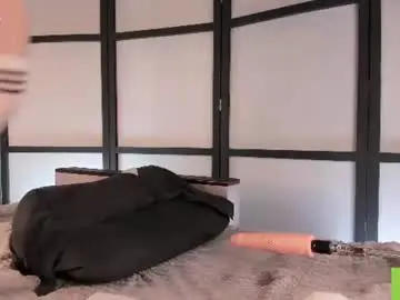 Chaturbate Live Sex Cam of amoraeverett
