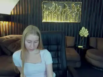 Chaturbate Live Sex Cam of alina__blonde