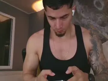 Chaturbate Live Sex Cam of camiloalvarezzz3