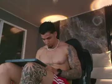 Chaturbate Live Sex Cam of camiloalvarezzz3