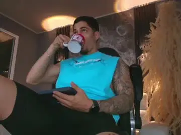 Chaturbate Live Sex Cam of camiloalvarezzz3