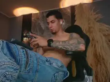 Chaturbate Best live sex cam show of camiloalvarezzz3