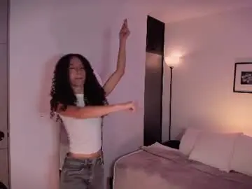 Chaturbate Live Sex Cam of chloemoreti