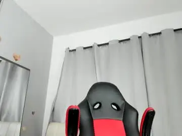 Chaturbate Live Sex Cam of emma_and_aysha
