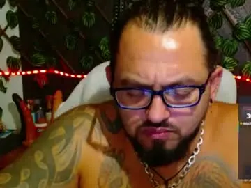 Chaturbate Live Sex Cam of mr_wolf46