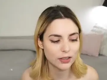 Chaturbate Live Sex Cam of chloesweetdreams