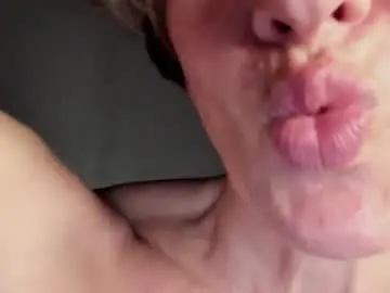 Chaturbate Live Sex Cam of dorothy_meyer