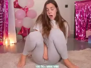 Chaturbate Free Porn Cam of mon1_day