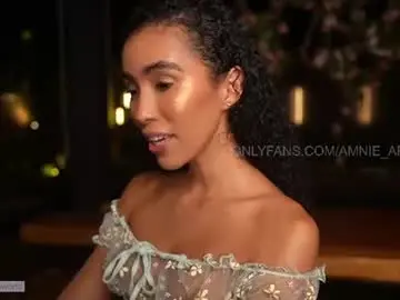 Chaturbate Live Sex of amnie_