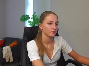 Chaturbate Live Sex Cam of agelina_summer