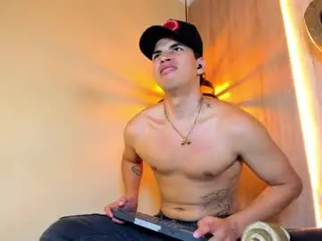 Chaturbate Live Porn of benjamin_more