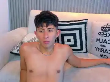 Chaturbate Live Sex Cam of andyjustgame_