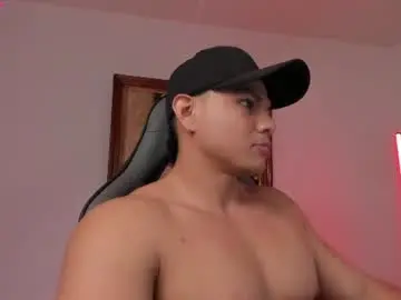 Chaturbate Live Sex Cam of roy__constance