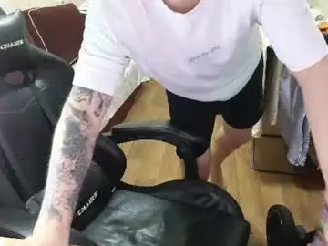 Chaturbate Adult Video Chat of golden_boyyy21