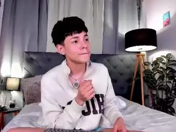 Chaturbate Live Sex Cam of andy_belier