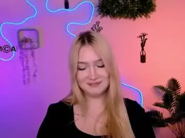 Chaturbate Free Porn Cam of awesomeemma_