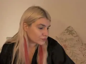 Chaturbate Nude Webcam of mila_m00n