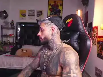 Chaturbate Free Porn Cam of logan_hugh8
