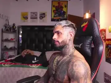 Chaturbate Live Sex Cam of logan_hugh8