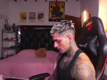 Chaturbate Best live sex cam show of logan_hugh8