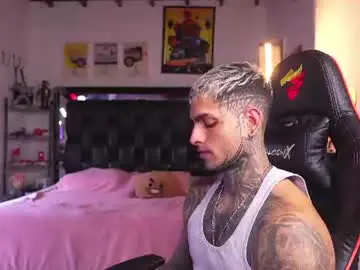 Chaturbate Live Sex Cam of logan_hugh8
