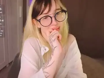 Chaturbate Live Sex Cam of nerdy_freyua