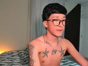 Chaturbate Live Sex Cam of guy_veryhot1