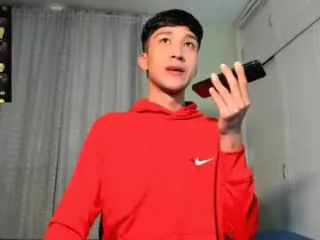 Chaturbate Live Sex Cam of guy_veryhot1