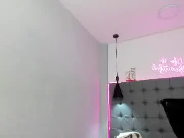 Chaturbate Nude Webcam of scarletcherry18