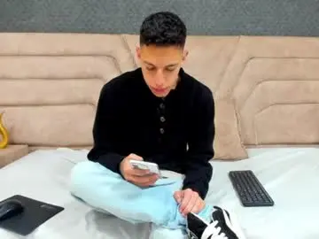 Chaturbate Live Sex Cam of thiagos19
