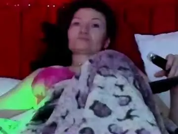 Chaturbate Live Sex Cam of illegalbeauty87