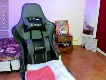 Chaturbate Live Sex Cam of esmeralda_milf1