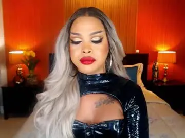 Chaturbate Live Sex Cam of urmajestytyra