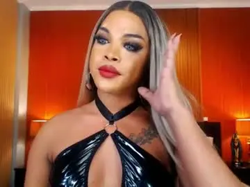 Chaturbate Live Sex Cam of urmajestytyra