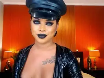 Chaturbate Live Sex Cam of urmajestytyra