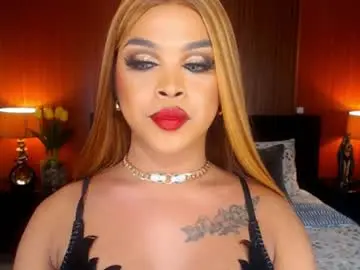 Chaturbate Live Sex Cam of urmajestytyra