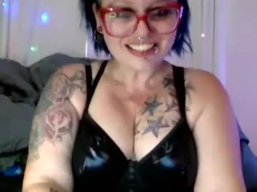 Chaturbate Live Sex Cam of moonpulseraven