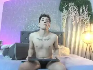 Chaturbate Live Sex Cam of massimo_turner