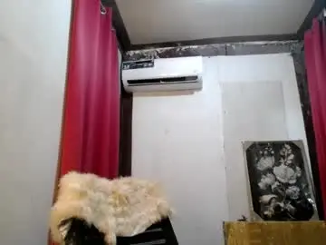 Chaturbate Live Sex Cam of kisses_asian143