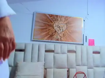Chaturbate Live Sex Cam of sara_bigass__