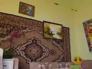 Chaturbate Live Sex Cam of ladybigsmile
