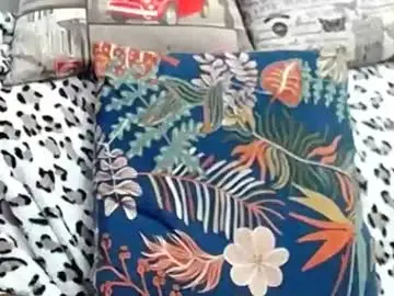 Chaturbate Live Sex Cam of squirtyeleanor