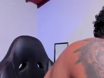 Chaturbate Live Sex Cam of luigi1_