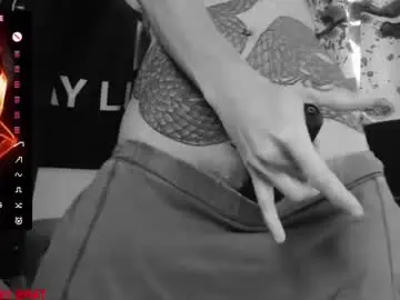 Chaturbate Live Sex Cam of silentmary