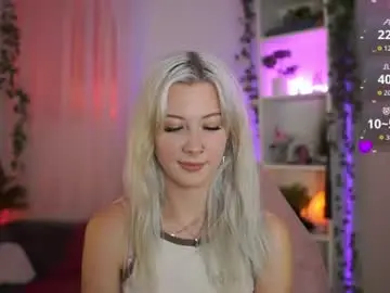 Chaturbate Live Sex Cam of emilyswannn